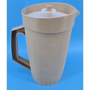 Vtg Tupperware Pitcher #800-8 Beige w/ Push Button Lid #801-5 2 Qt 70s 7x10" USA